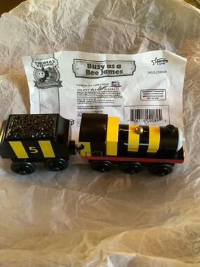 NIB Mint Busy As A Bee James & Tender Train Thomas & Friends Wooden Railway 2009